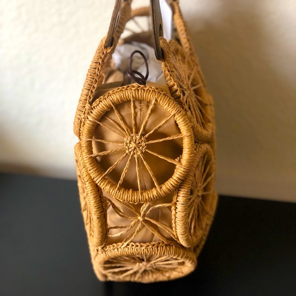 NEW!!! Gorgeous Woven Handbag - Picture 3 of 6